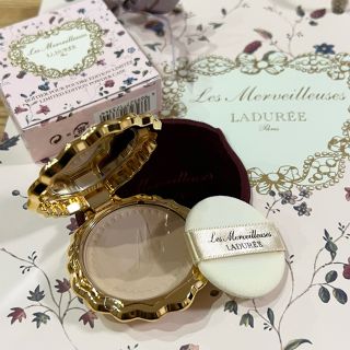 レメルヴェイユーズラデュレ(Les Merveilleuses LADUREE)の未使用　ラデュレ  パウダーケース&ケース　限定品(ファンデーション)