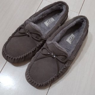 アグ(UGG)のUGG Dakota サイズ7 24cm(スリッポン/モカシン)