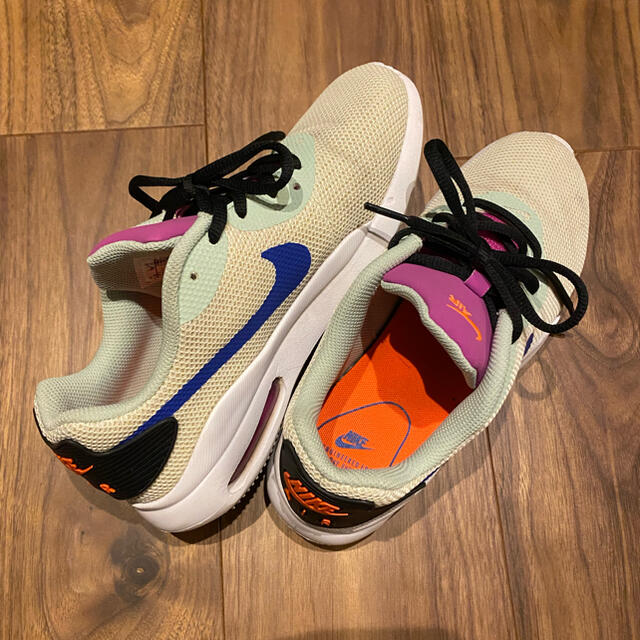 NIKE(ナイキ)のNIKE AIRMAX OKETO CD5448-200 レディースの靴/シューズ(スニーカー)の商品写真