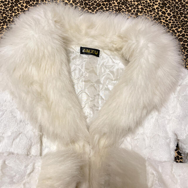 ANZU(アンズ)の【ANZU】ギャル系ゴージャスファーコート ホワイト レディースのジャケット/アウター(毛皮/ファーコート)の商品写真