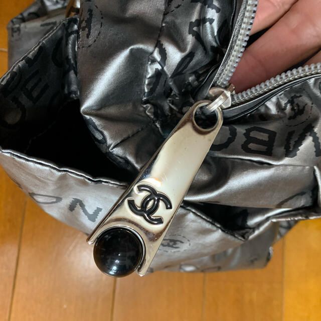 限定モデル!CHANEL アンリミテッド ハンドバッグ シルバー ナイロン