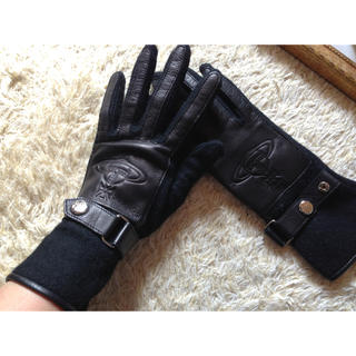 ヴィヴィアンウエストウッド(Vivienne Westwood)の阪急百貨店購入本革とウールの手袋美品(手袋)