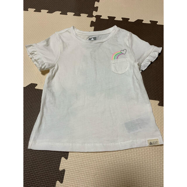 GAP Kids(ギャップキッズ)のGAPレインボーワンポイント白T キッズ/ベビー/マタニティのキッズ服女の子用(90cm~)(Tシャツ/カットソー)の商品写真