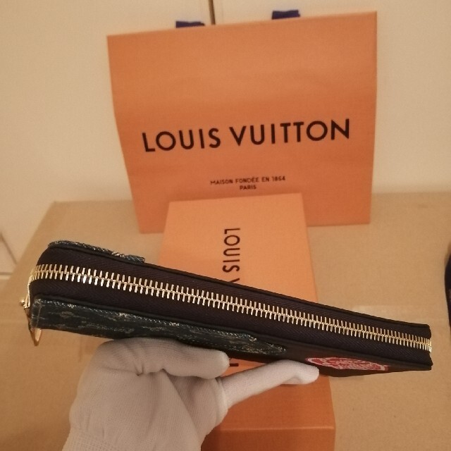 LOUIS VUITTON(ルイヴィトン)の新品未使用 国内正規品 日本限定 ルイヴィトン NIGO ジッピーウォレット メンズのファッション小物(長財布)の商品写真