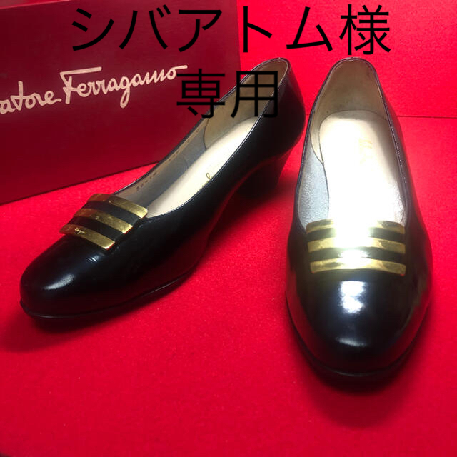 Salvatore Ferragamo(サルヴァトーレフェラガモ)のferragamo エナメル　ブラック　7C レディースの靴/シューズ(ハイヒール/パンプス)の商品写真