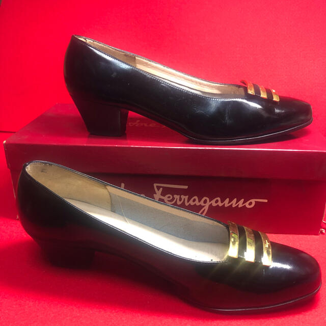 ferragamo エナメル　ブラック　7C