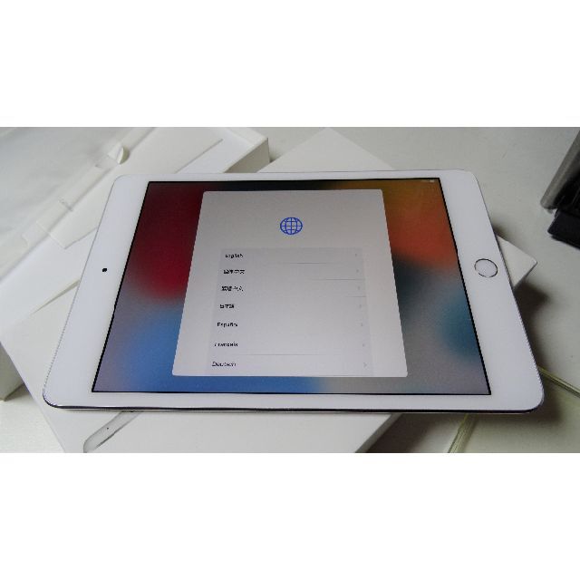 Apple(アップル)のiPad mini4 シルバー　Wi-Fiモデル　16GB スマホ/家電/カメラのPC/タブレット(タブレット)の商品写真