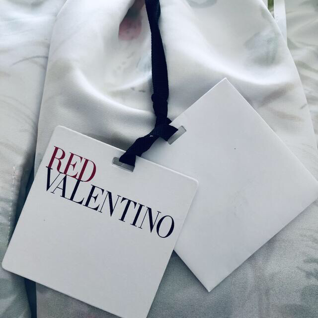 RED VALENTINO(レッドヴァレンティノ)の新品 レッドヴァレンティノ  ストロベリー ドレス トレンチコート  レディースのジャケット/アウター(トレンチコート)の商品写真