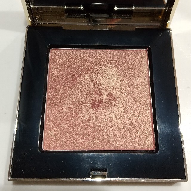 BOBBI BROWN(ボビイブラウン)のBOBBI BROWN リュクス ギルディッドハイライター フォイルドペタル コスメ/美容のベースメイク/化粧品(フェイスパウダー)の商品写真