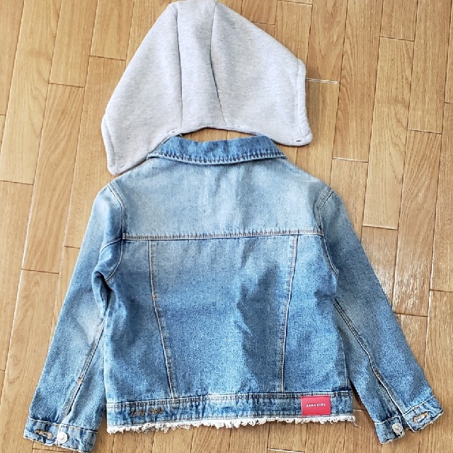 ZARA KIDS(ザラキッズ)のZARA キッズ 128 デニムジャケット 取り外しフード付き キッズ/ベビー/マタニティのキッズ服女の子用(90cm~)(ジャケット/上着)の商品写真