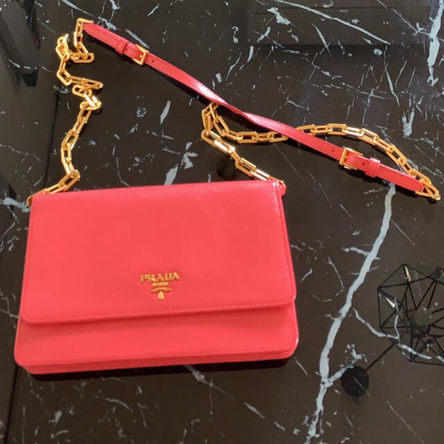 ％OFF PRADA チェーンウォレット ピンク美品 財布