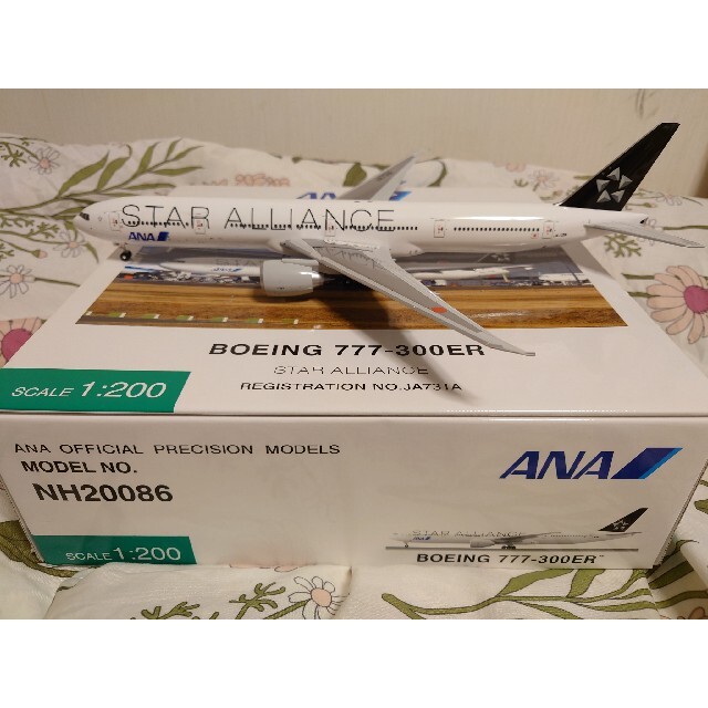 全日空商事 1/200 B777-300ER STAR ALLIANCE 全日空商事 1/200 B777-300ER STAR ALLIANCE