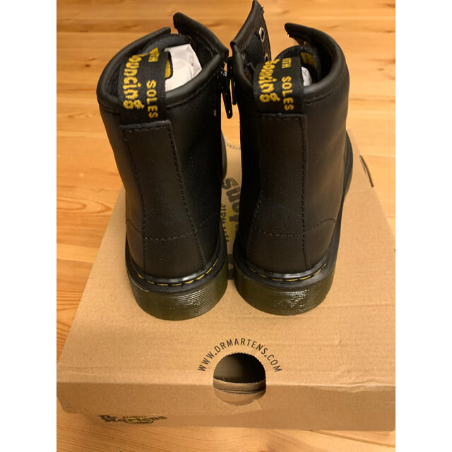 Dr.Martens(ドクターマーチン)の☆Dr.Martens 8ホール ブーツ キッズ  ブラック☆ キッズ/ベビー/マタニティのキッズ靴/シューズ(15cm~)(ブーツ)の商品写真