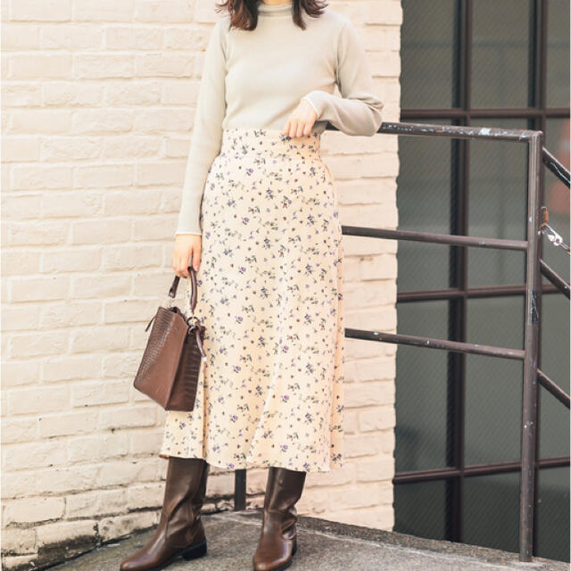 natural couture(ナチュラルクチュール)のosono小花柄スカート レディースのスカート(ロングスカート)の商品写真