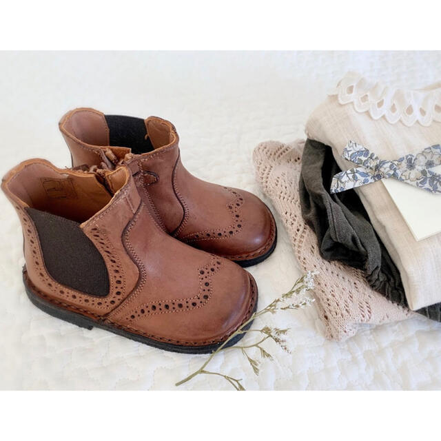 Caramel baby&child (キャラメルベビー&チャイルド)のstellina Eureka ブーツ 本革 キッズ/ベビー/マタニティのキッズ靴/シューズ(15cm~)(ブーツ)の商品写真