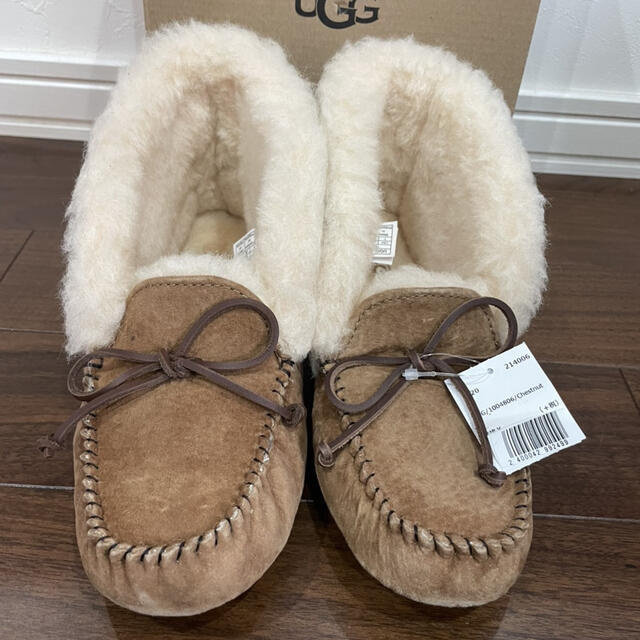 UGG(アグ)の☆新品未使用☆ UGG モカシン 24cm ALENA レディースの靴/シューズ(スリッポン/モカシン)の商品写真