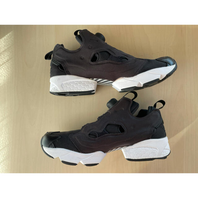 reebok インスタ　ポンプフューリー　レディース  スニーカー