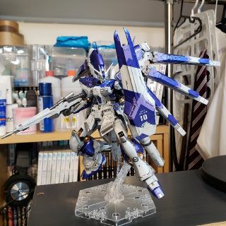 RG Hi-νガンダム　ハイニューガンダム　ガンプラ　全塗装　完成品　νガンダム