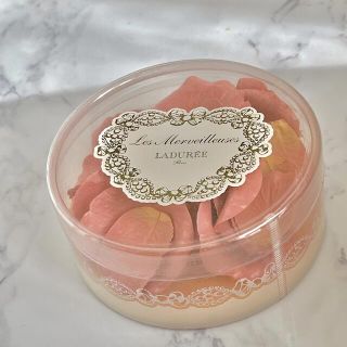 レメルヴェイユーズラデュレ(Les Merveilleuses LADUREE)のラデュレチーク レメルヴェイユーズラデュレチーク 花びらチーク レフィル01(チーク)