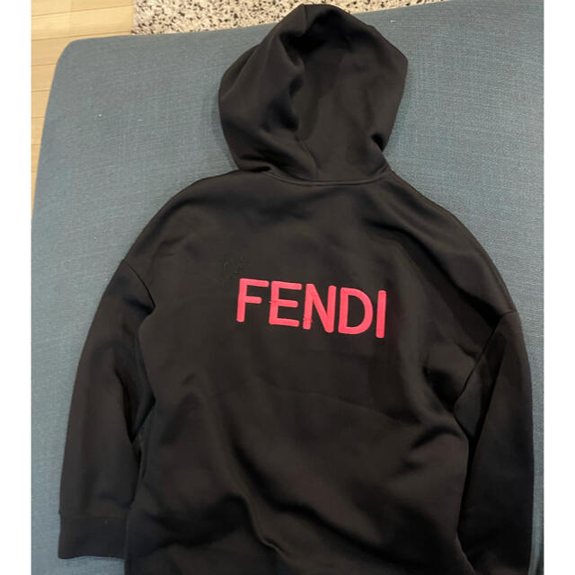 FENDI(フェンディ)のFENDI黒パーカー　FENDI店舗で購入 レディースのトップス(パーカー)の商品写真