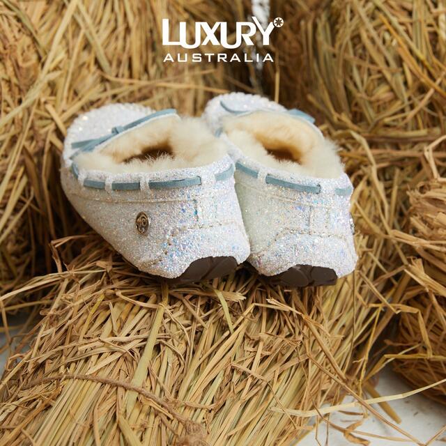 【新品】LUXURY UGG モカシン ダコタキラキラ白い天然ウール23cm