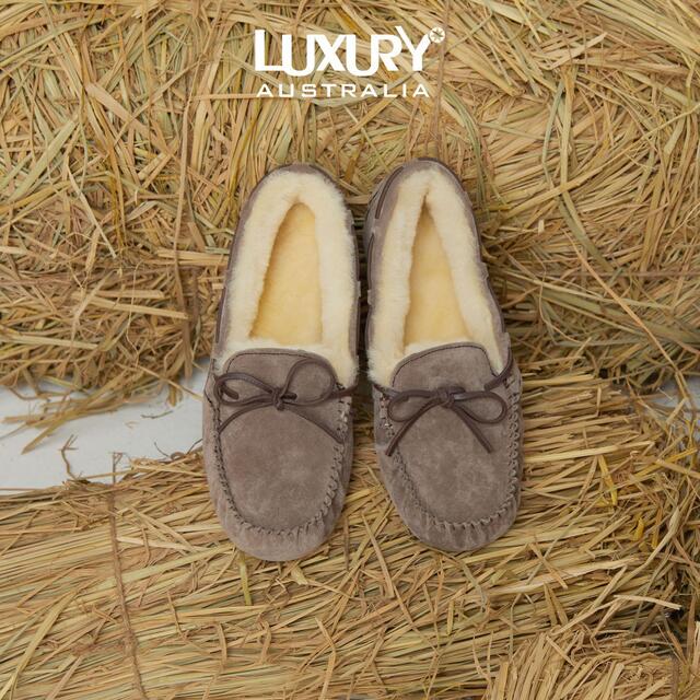 レディース【新品】LUXURY UGG アグ　天然ウール防水　モカシン　ダコタ24cm