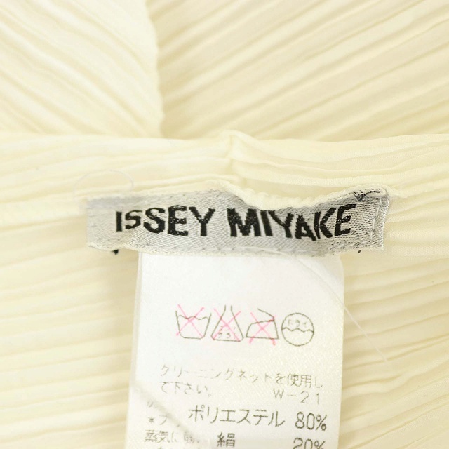 ISSEY MIYAKE(イッセイミヤケ)のイッセイミヤケ ショールカラーコート プリーツ 変形 ロング 絹混 M 白 レディースのジャケット/アウター(その他)の商品写真