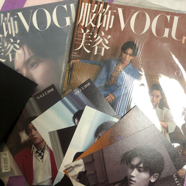 张哲瀚Vogue杂志 全新➕全部明信片 加全新超大六张海报