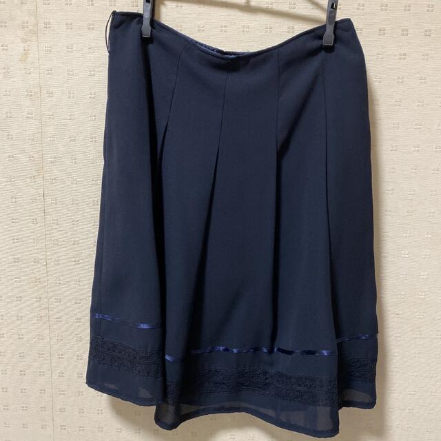 LODISPOTTO(ロディスポット)のフレアスカート　紺色　膝丈スカート レディースのスカート(ひざ丈スカート)の商品写真