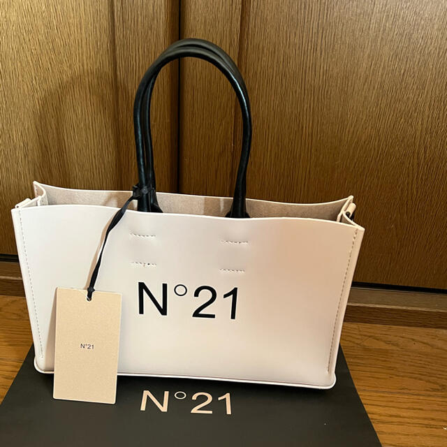 【N゜21】AYAKO X N21 BEAUTY&チェーンストラップのセット