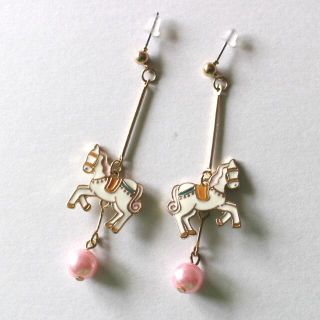 馬　ポニー　ピアス　ドロップピアス ゆめかわ(ピアス)