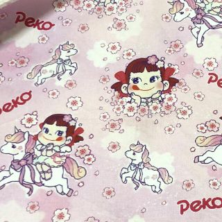 ペコちゃん生地　110✖️50cm 綿　ハンドメイド(生地/糸)