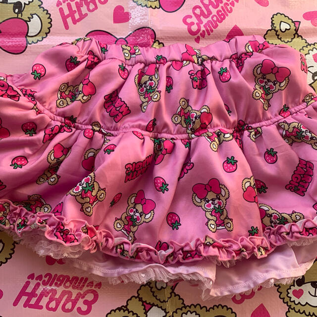 EARTHMAGIC(アースマジック)のいちごスカート🍓❤️ キッズ/ベビー/マタニティのキッズ服女の子用(90cm~)(スカート)の商品写真