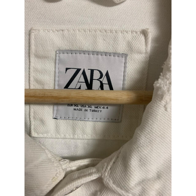 ZARA(ザラ)のZARA 白 ダメージジージャン メンズのパンツ(デニム/ジーンズ)の商品写真