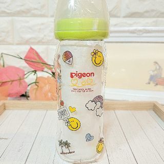 ピジョン(Pigeon)のラストワンカラフルニコチャンの哺乳瓶　母乳実感240ml(哺乳ビン)