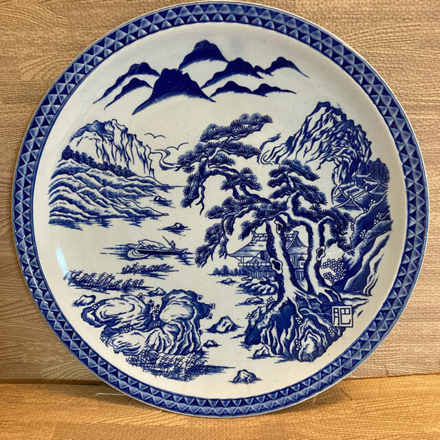 伊万里焼?有田焼?のお皿 山水画大皿 37センチ大皿の通販 by 伊万里焼?有田焼?のお皿 山水画大皿 37センチ大皿の通販 by