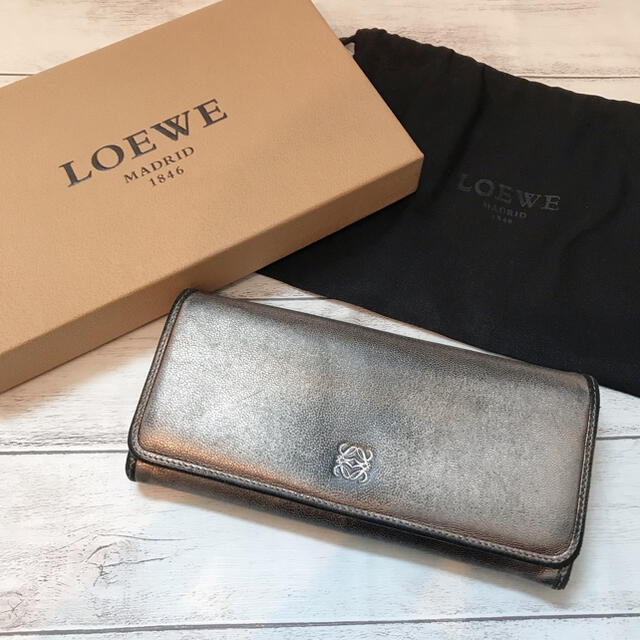 LOEWE(ロエベ)のxxx様　LOEWE ロエベ アナグラム レディース 長財布 メタリック レディースのファッション小物(財布)の商品写真