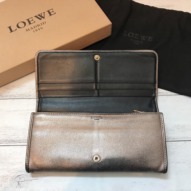 LOEWE(ロエベ)のxxx様　LOEWE ロエベ アナグラム レディース 長財布 メタリック レディースのファッション小物(財布)の商品写真