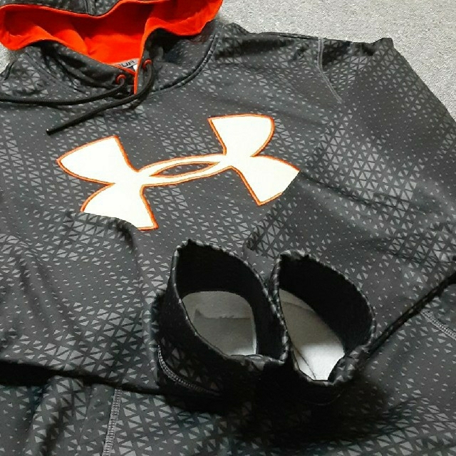 UNDER ARMOUR(アンダーアーマー)のメンズ　アンダーアーマー　パーカー　裏起毛　ブラック メンズのトップス(パーカー)の商品写真