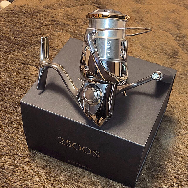 今季ブランド SHIMANO 美品 シマノ 18ステラ 2500S - リール - kajal.pl