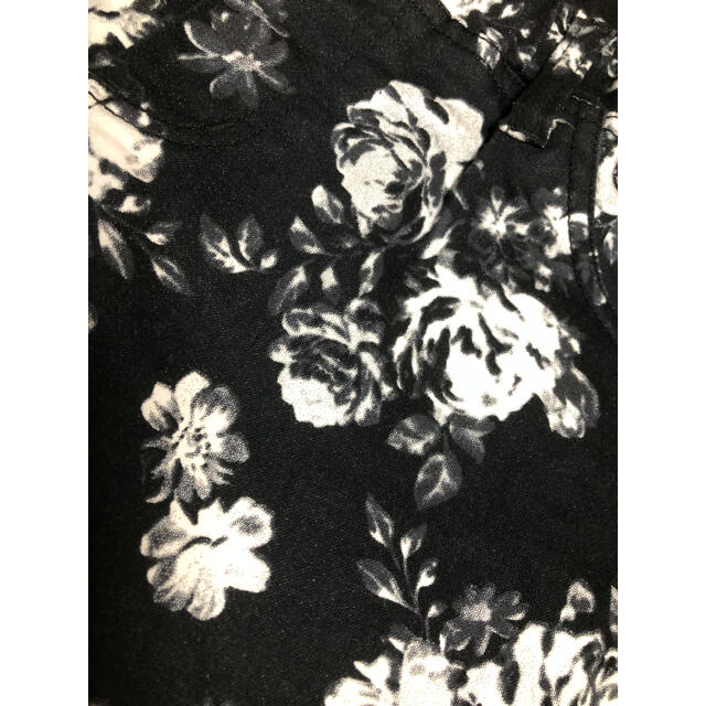 レギンスパンツ　ブラック　花柄 レディースのパンツ(その他)の商品写真