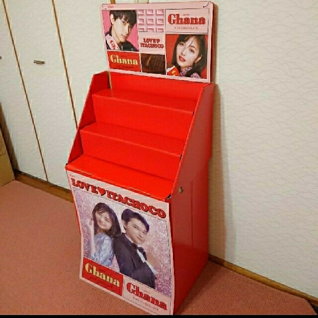 ロッテガーナフロア什器&吉沢亮さんと浜辺美波さん ポスター ロッテガーナフロア什器&吉沢亮さんと浜辺美波さん ポスター