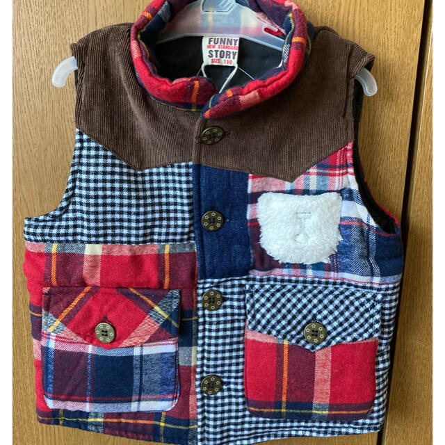 キッズダウンベスト　110 キッズ/ベビー/マタニティのキッズ服男の子用(90cm~)(ジャケット/上着)の商品写真