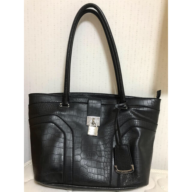 トートバッグ　GUESS