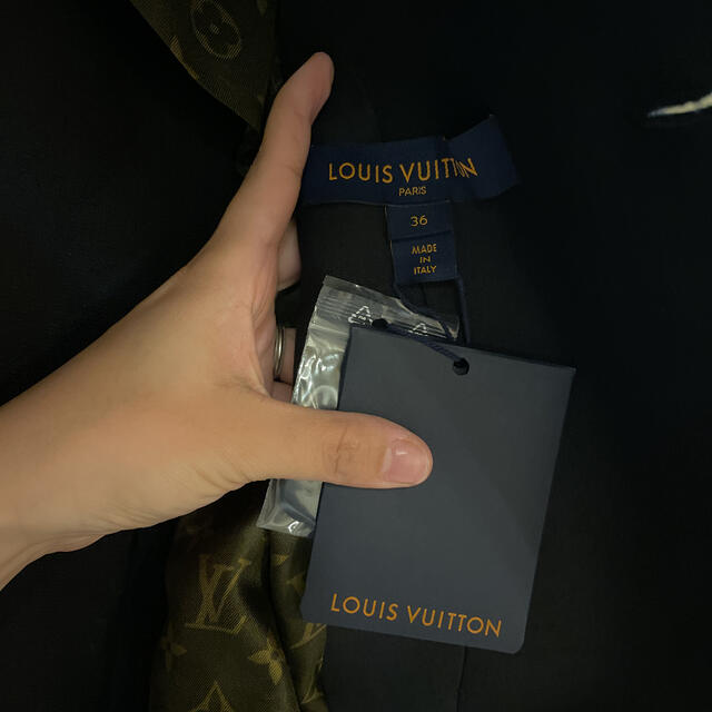 LOUIS VUITTON(ルイヴィトン)のLOUIS VUITTON　新品未使用　レディースベスト レディースのトップス(ベスト/ジレ)の商品写真