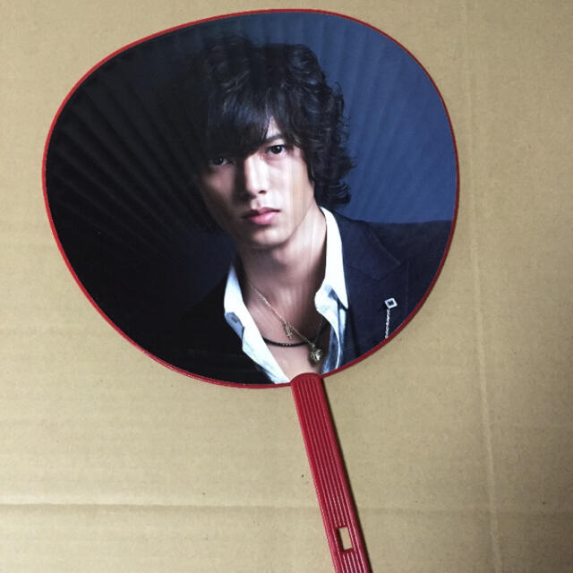 山下智久(ヤマシタトモヒサ)のNEWS LIVE 山下智久 うちわ☆ ② エンタメ/ホビーのタレントグッズ(アイドルグッズ)の商品写真