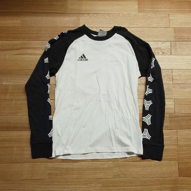 adidas(アディダス)のアディダス TAN ファンダメンタル ロゴ長袖Tシャツ Mサイズ メンズのトップス(Tシャツ/カットソー(七分/長袖))の商品写真