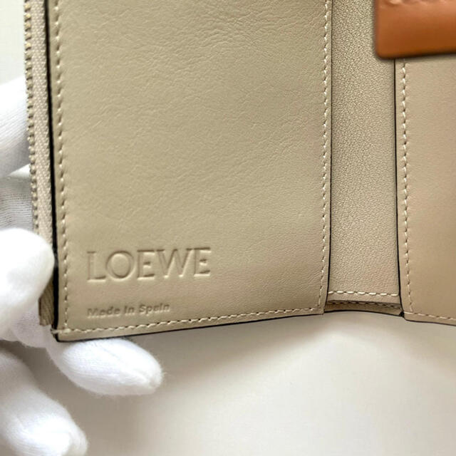 値下げしました！LOEWE★スモールバーティカルウォレット　ローズマリー/タンローズマリータン素材