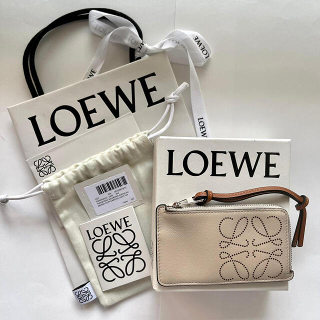 ファッションデザイナー LOEWE お値下げしました！LOEWE☆収納力も