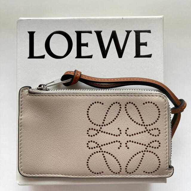 お値下げしました！LOEWE★収納力も兼ね備えたカードホルダー付きコインケース